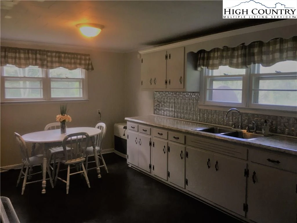 Image number 15 for the current listing