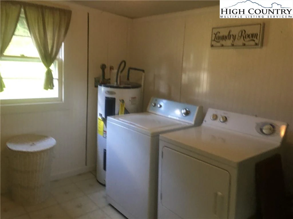 Image number 14 for the current listing