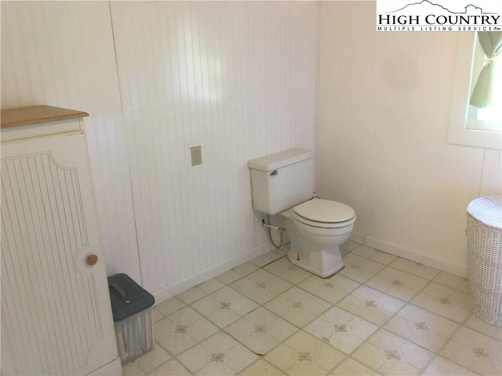 Image number 13 for the current listing
