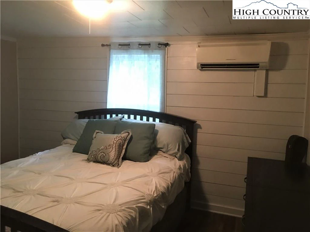 Image number 2 for the current listing