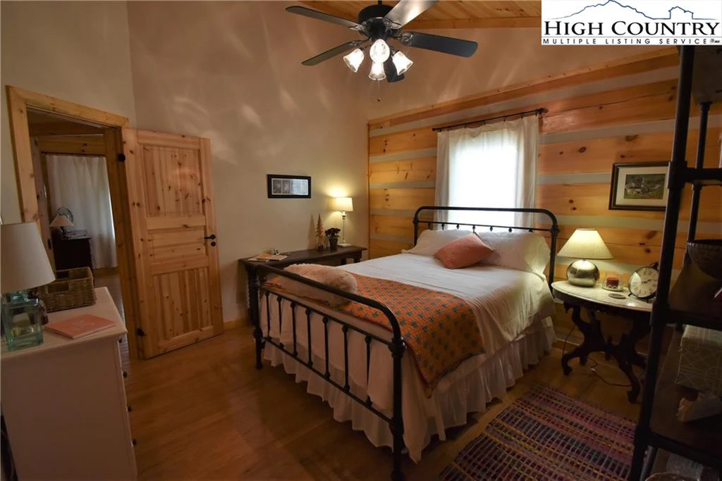 Image number 6 for the current listing