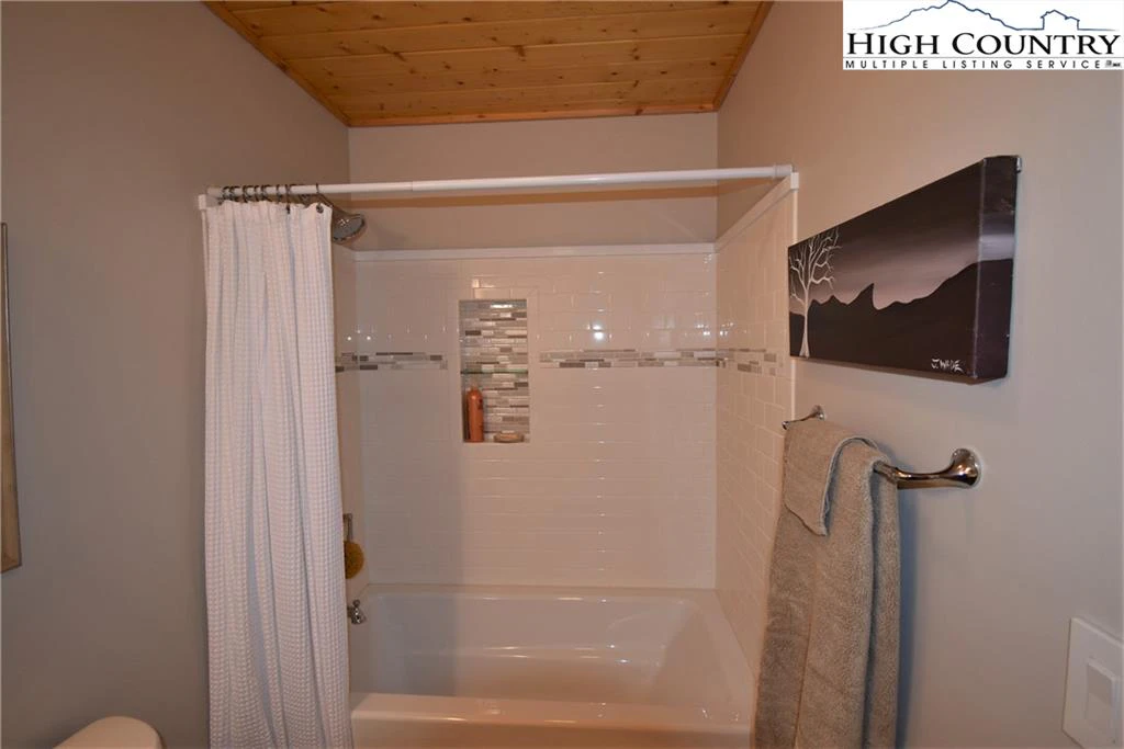Image number 9 for the current listing