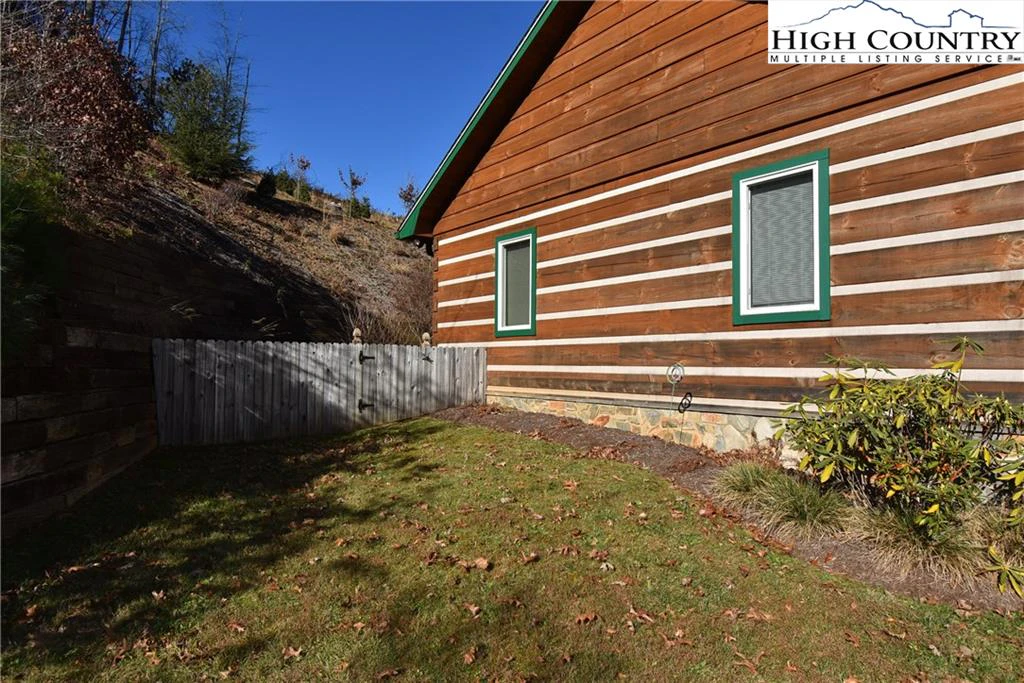 Image number 13 for the current listing