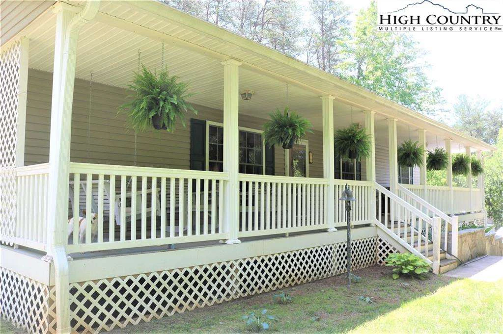 Image number 1 for the current listing