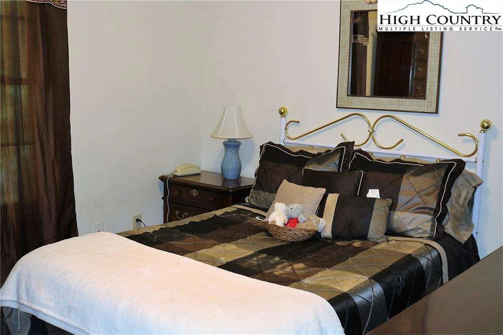 Image number 11 for the current listing
