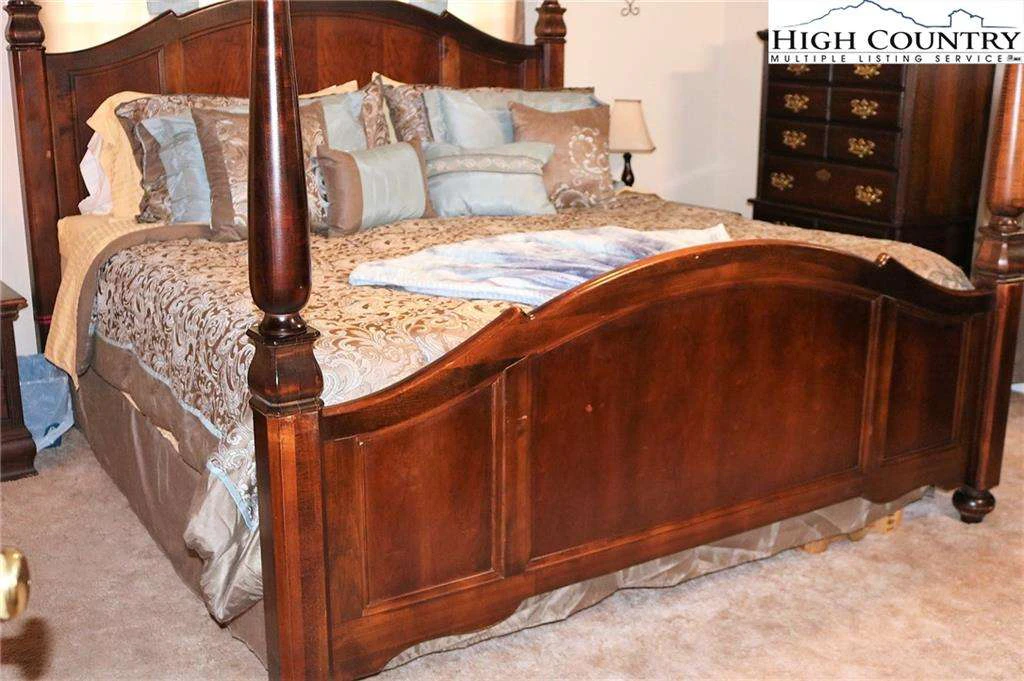 Image number 13 for the current listing