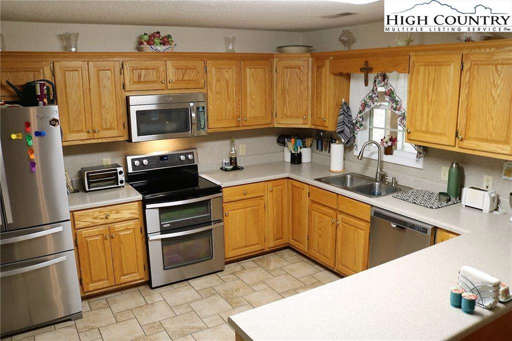 Image number 8 for the current listing
