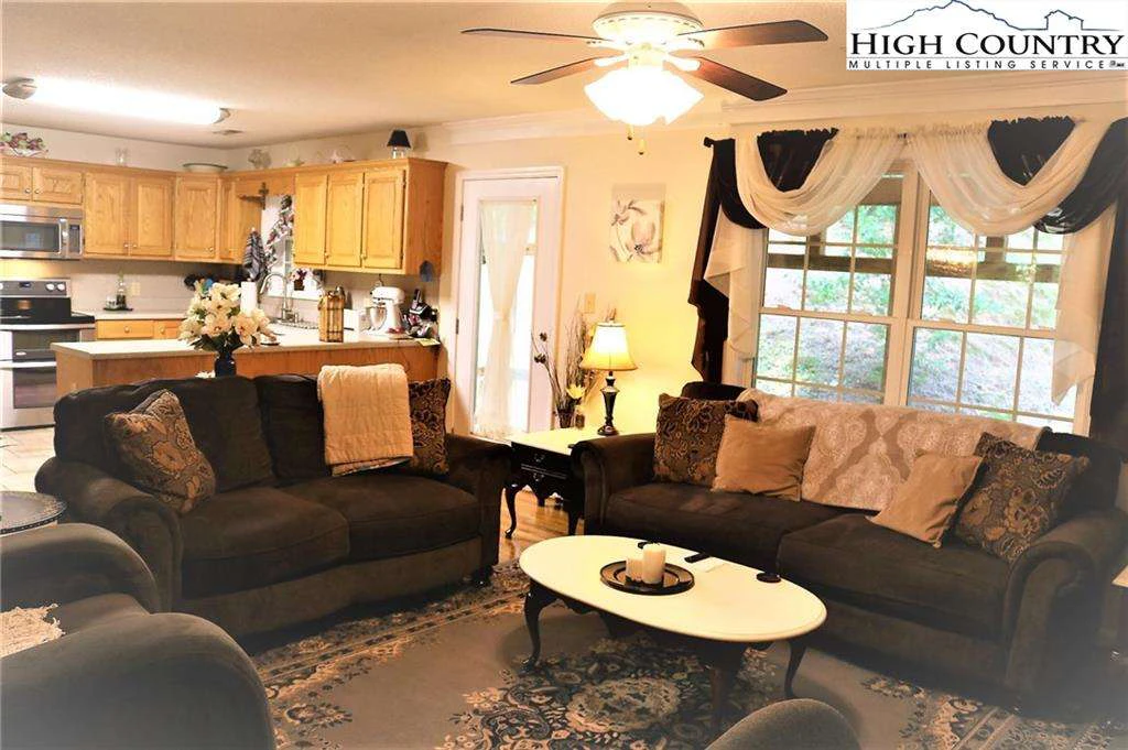 Image number 9 for the current listing