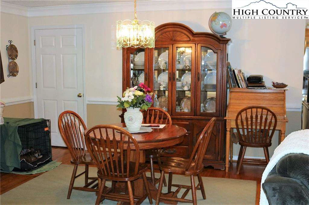 Image number 10 for the current listing