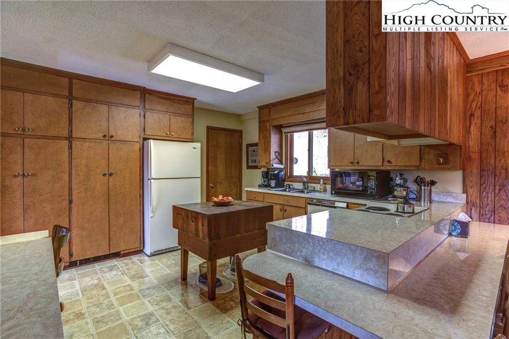 Image number 21 for the current listing