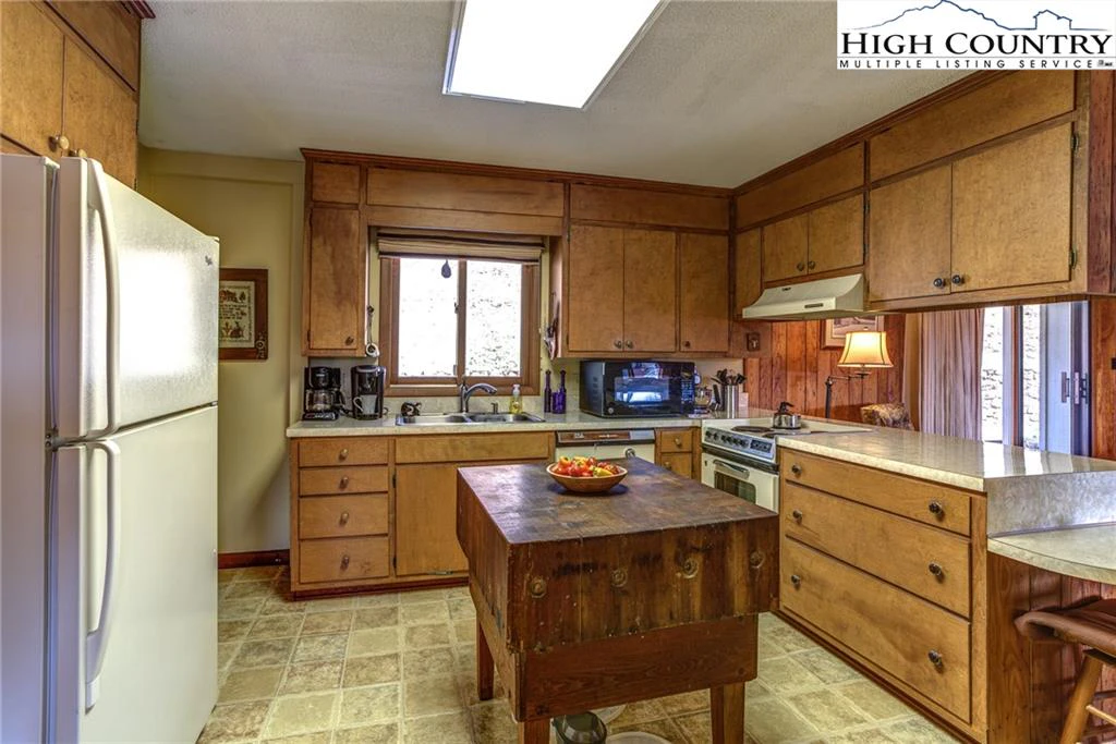 Image number 20 for the current listing