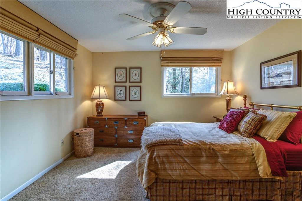 Image number 2 for the current listing