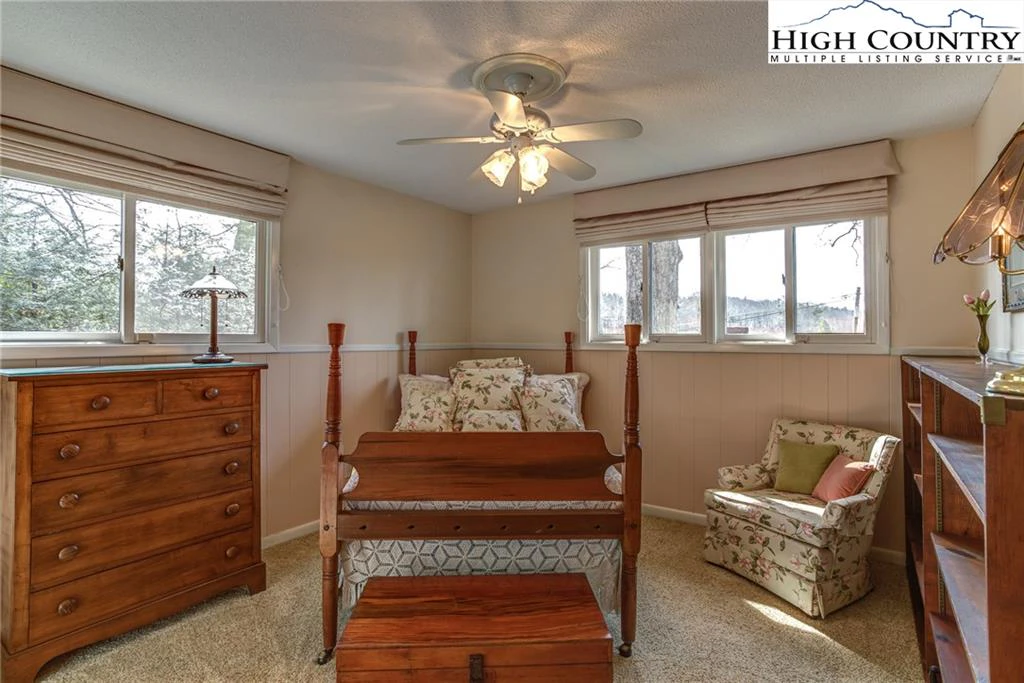 Image number 16 for the current listing