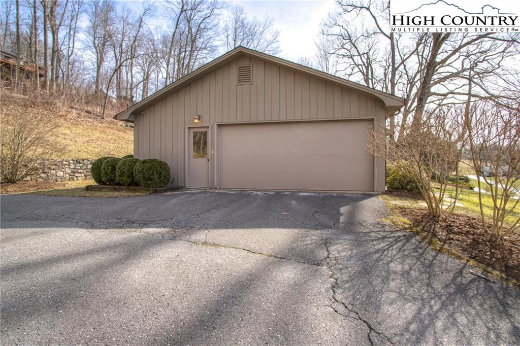 Image number 12 for the current listing