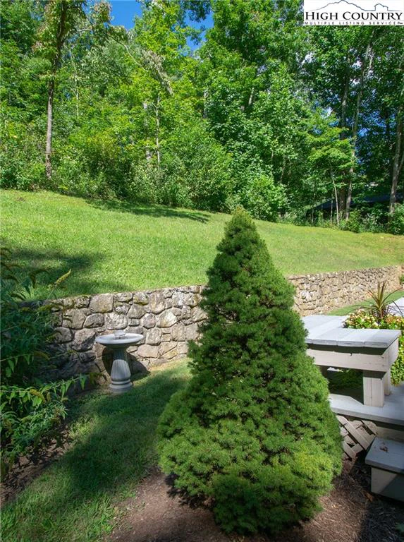 Image number 7 for the current listing
