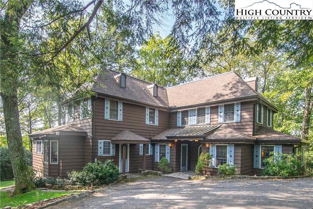 Image number 1 for the current listing