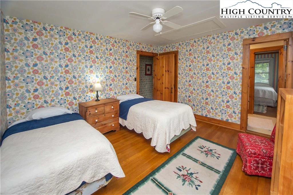 Image number 12 for the current listing