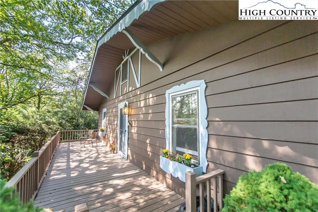 Image number 9 for the current listing