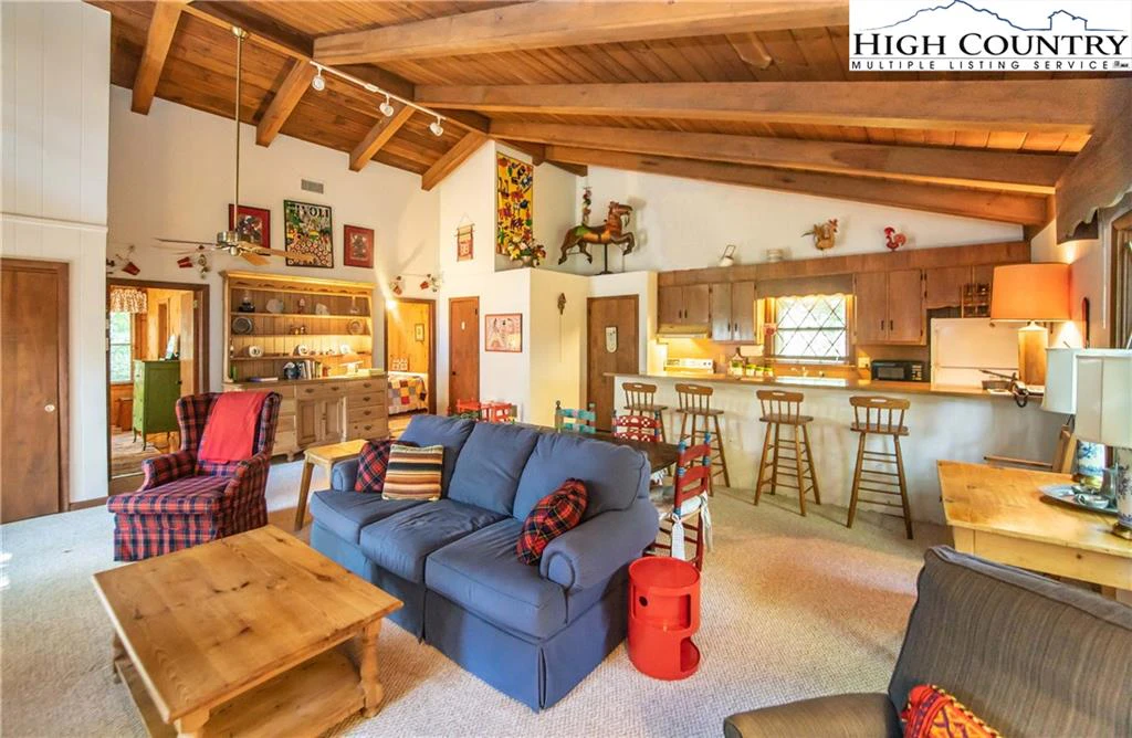 Image number 11 for the current listing