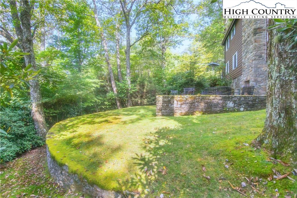 Image number 17 for the current listing