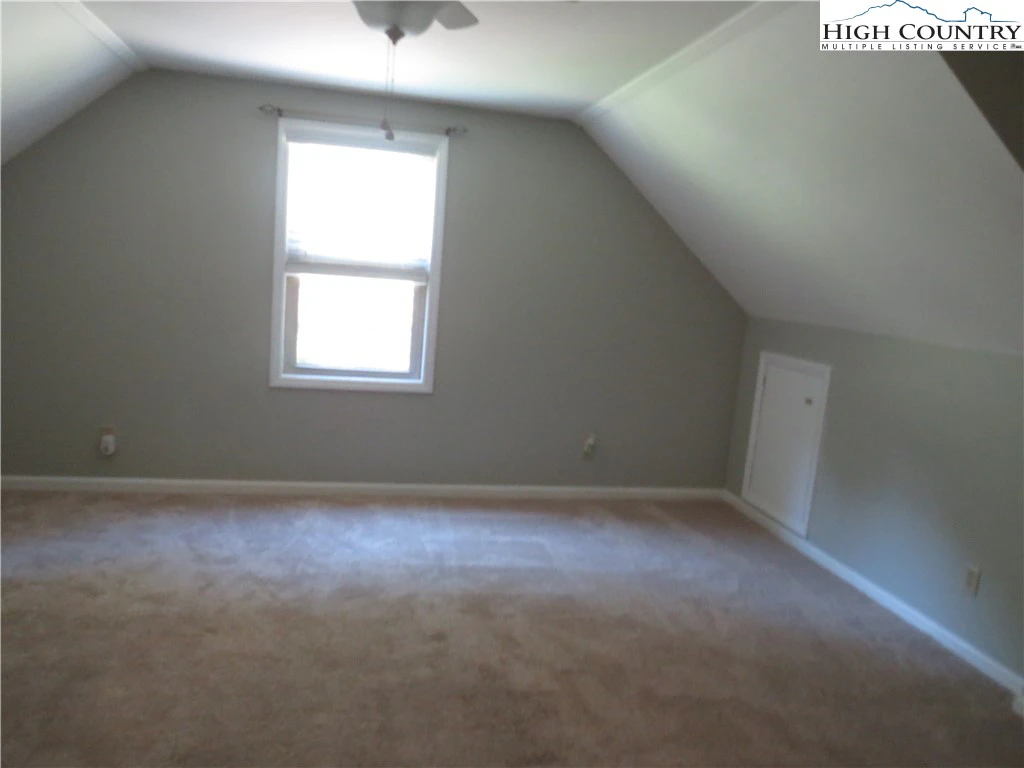 Image number 19 for the current listing