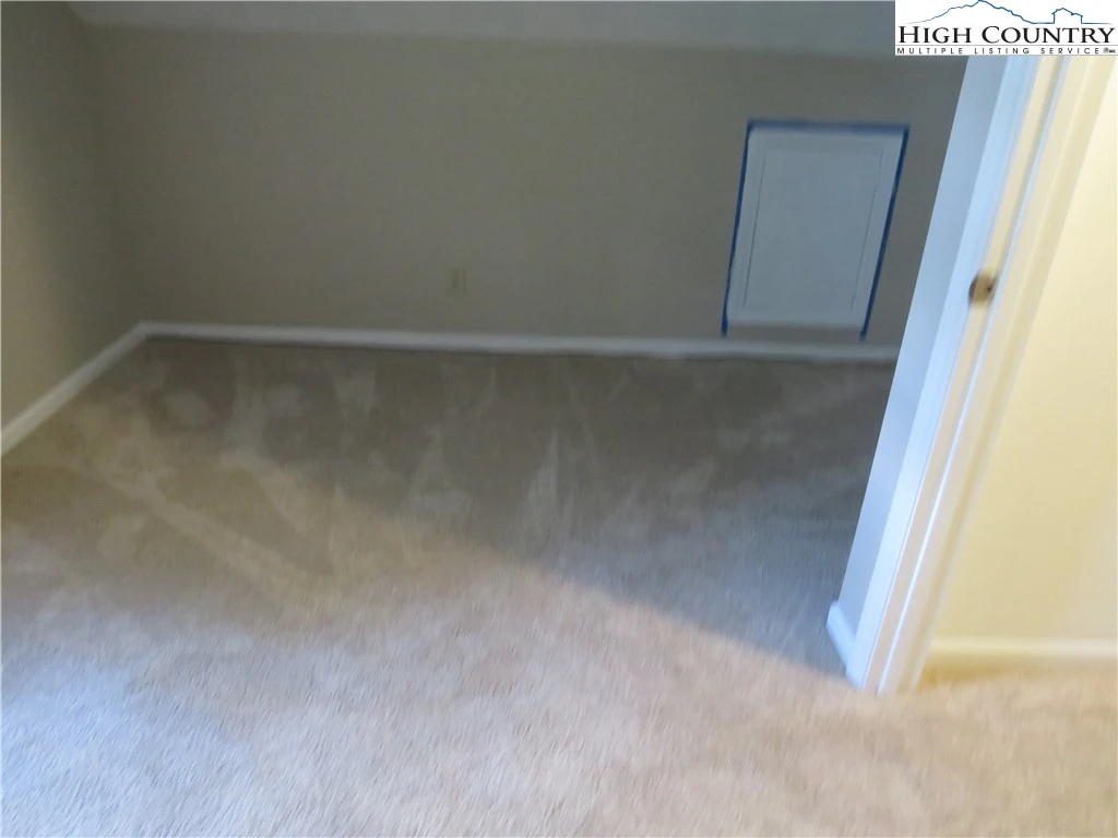 Image number 3 for the current listing