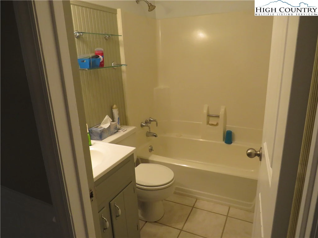 Image number 5 for the current listing