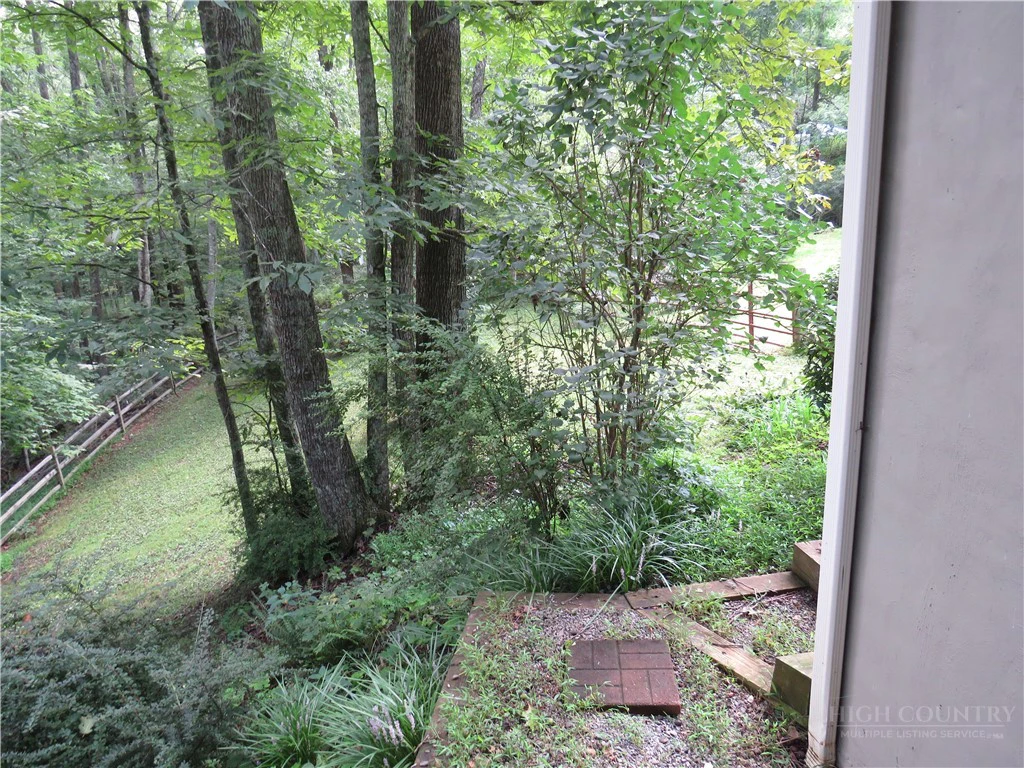 Image number 16 for the current listing