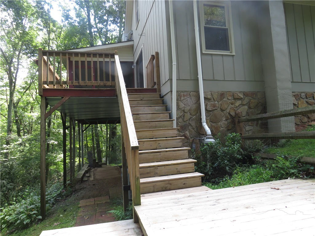 Image number 17 for the current listing