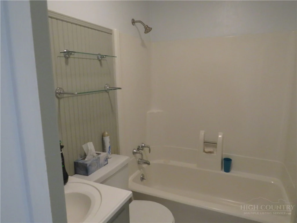 Image number 6 for the current listing
