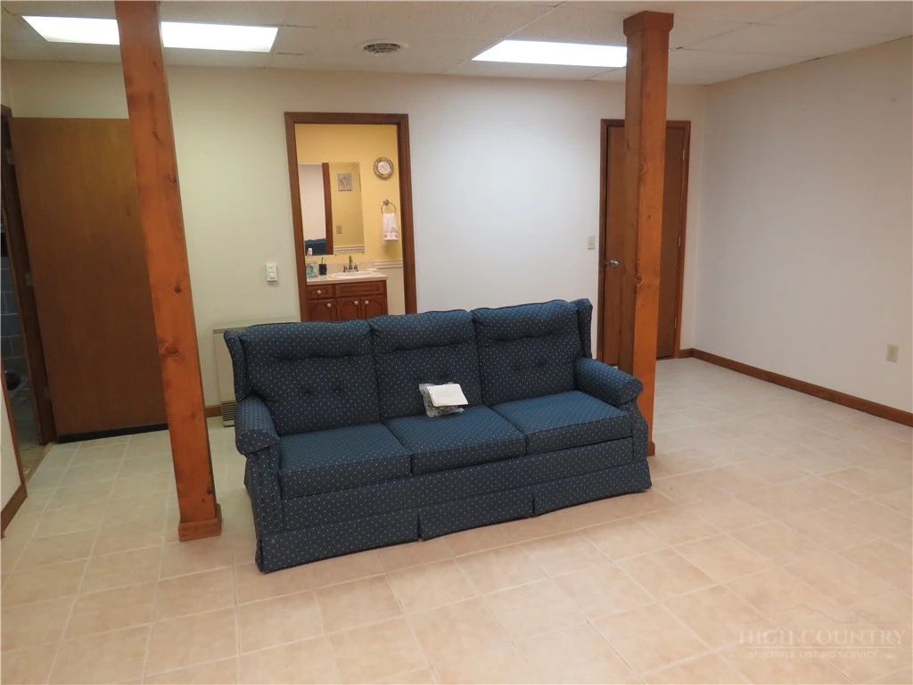 Image number 2 for the current listing