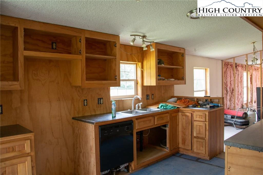 Image number 5 for the current listing
