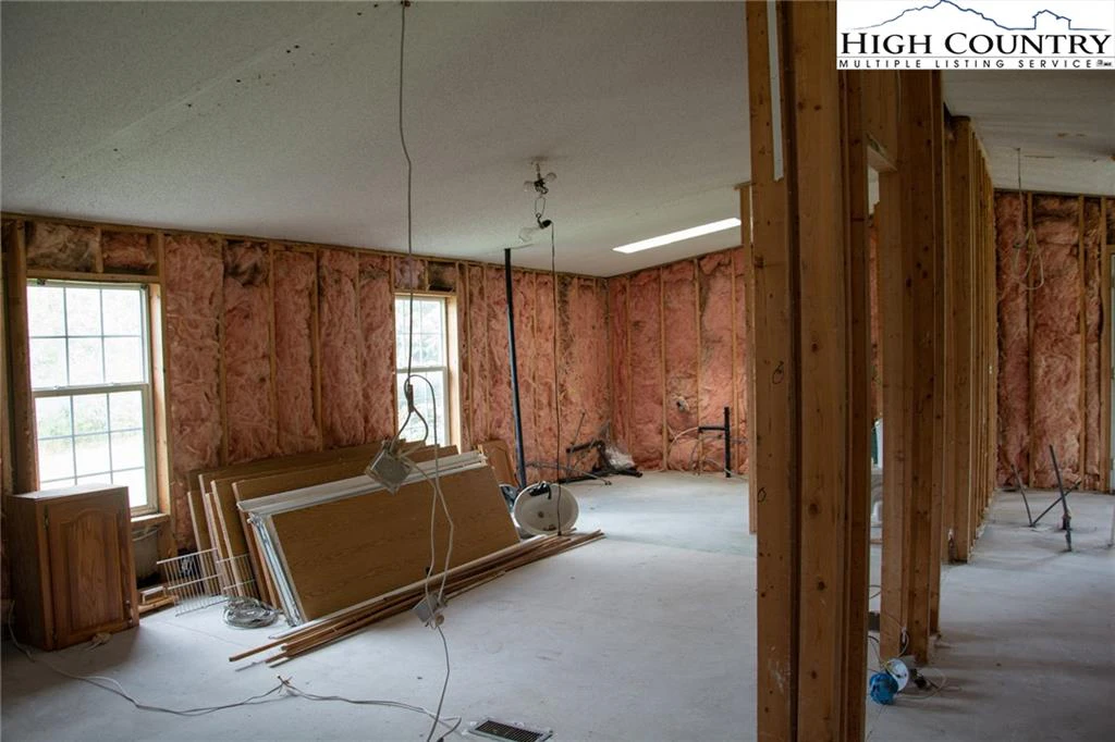 Image number 8 for the current listing