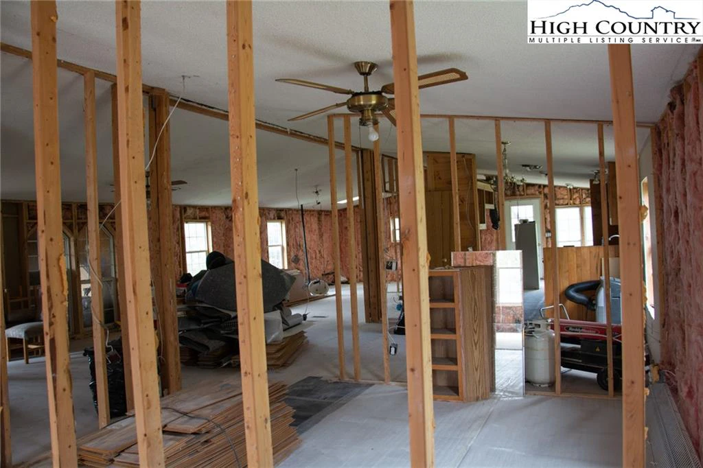 Image number 9 for the current listing