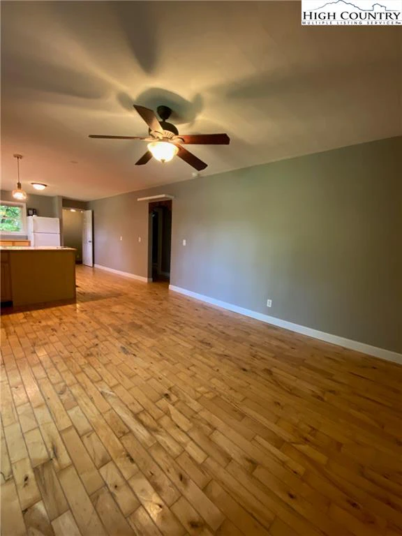Image number 3 for the current listing