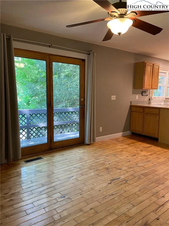 Image number 5 for the current listing