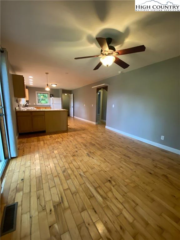 Image number 6 for the current listing