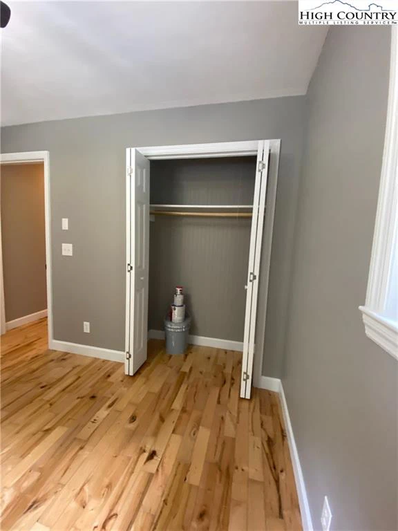 Image number 8 for the current listing