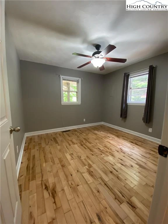 Image number 9 for the current listing