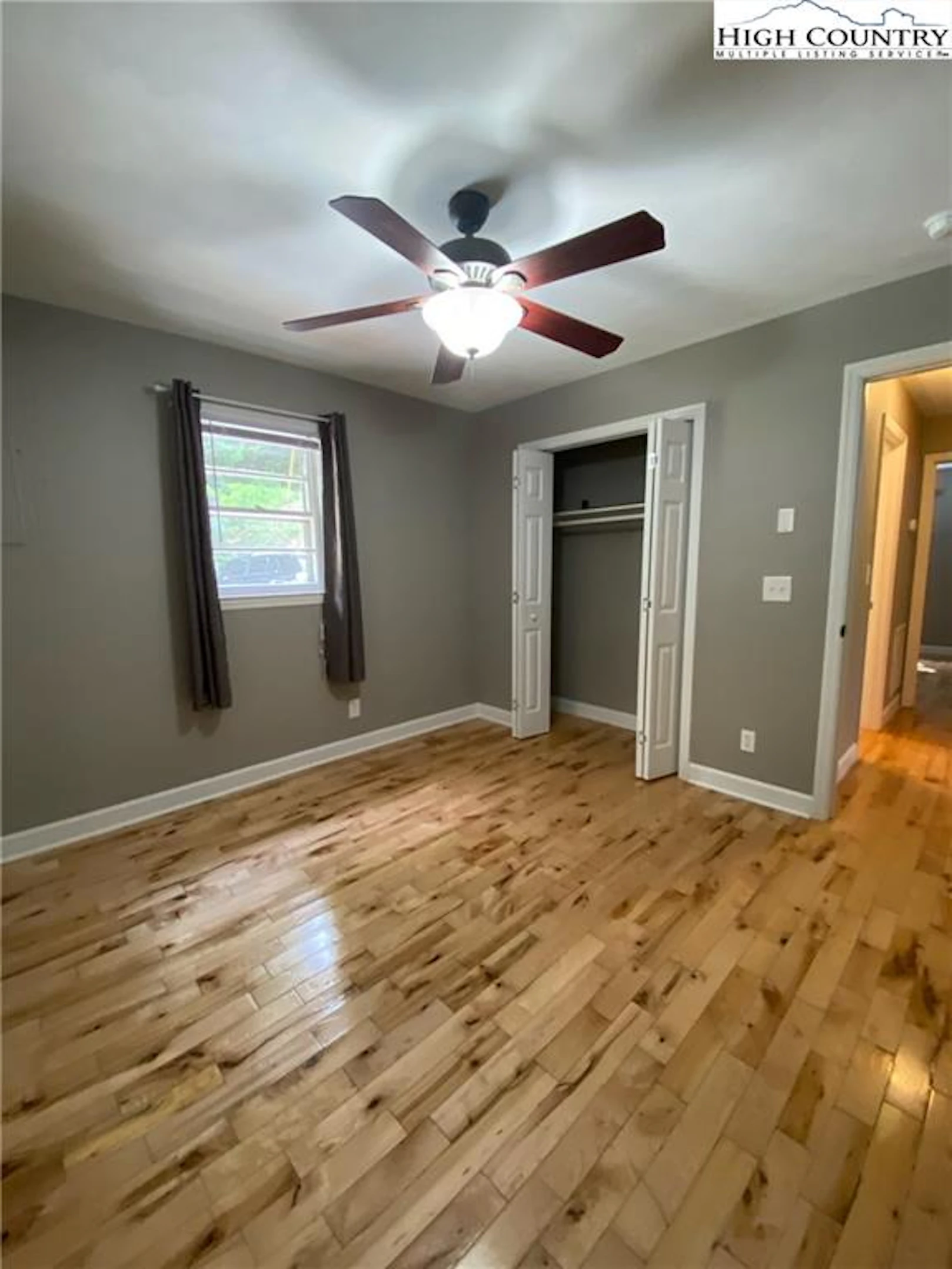 Image number 2 for the current listing