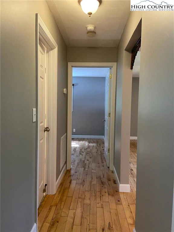 Image number 11 for the current listing