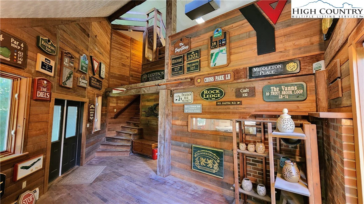 Image number 1 for the current listing