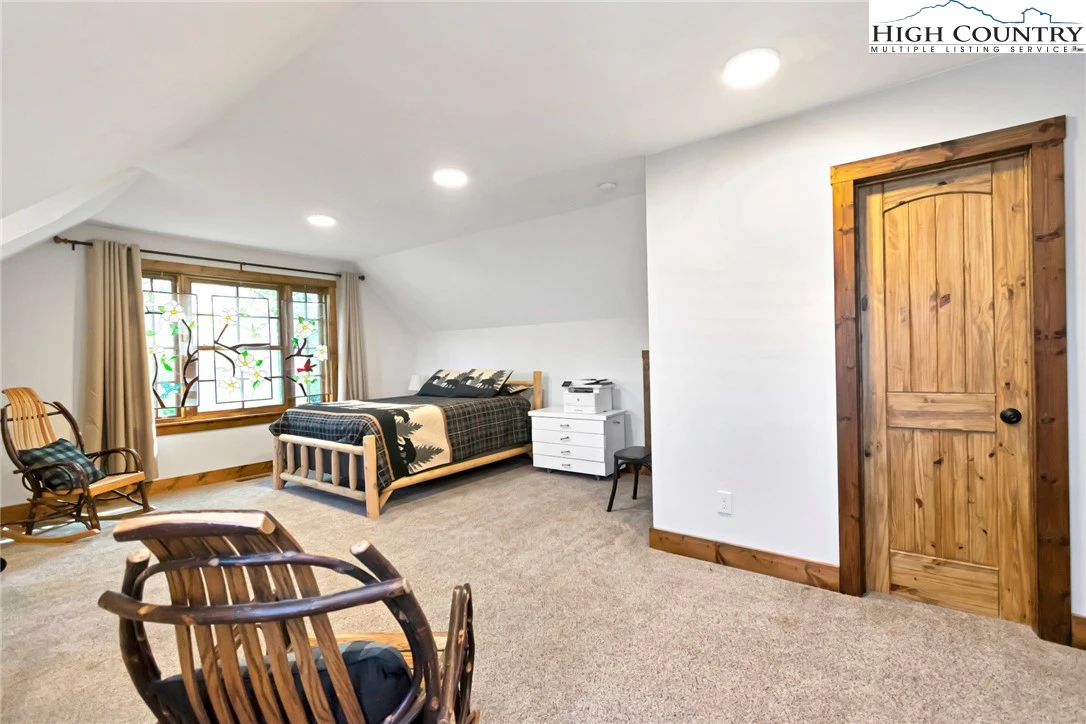 Image number 10 for the current listing