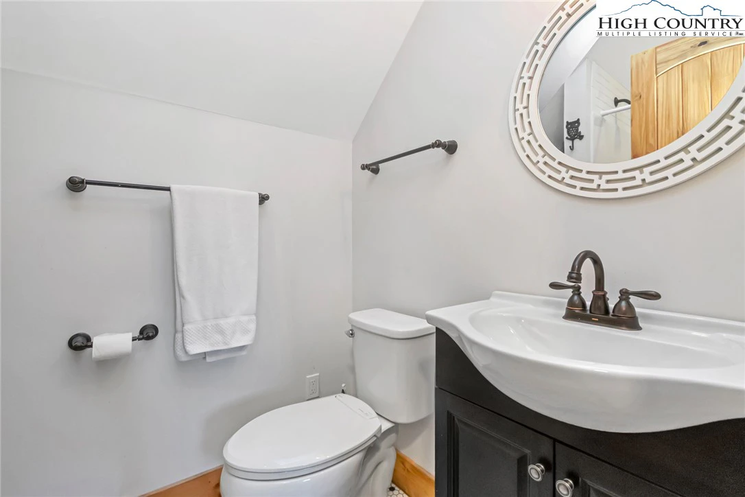 Image number 11 for the current listing