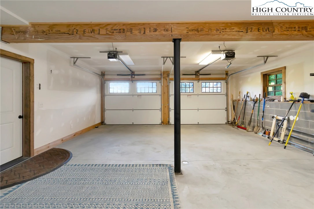 Image number 17 for the current listing