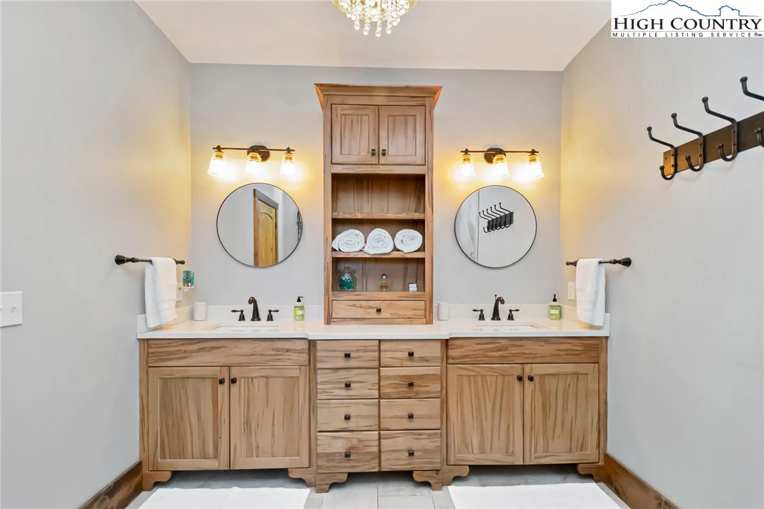 Image number 5 for the current listing