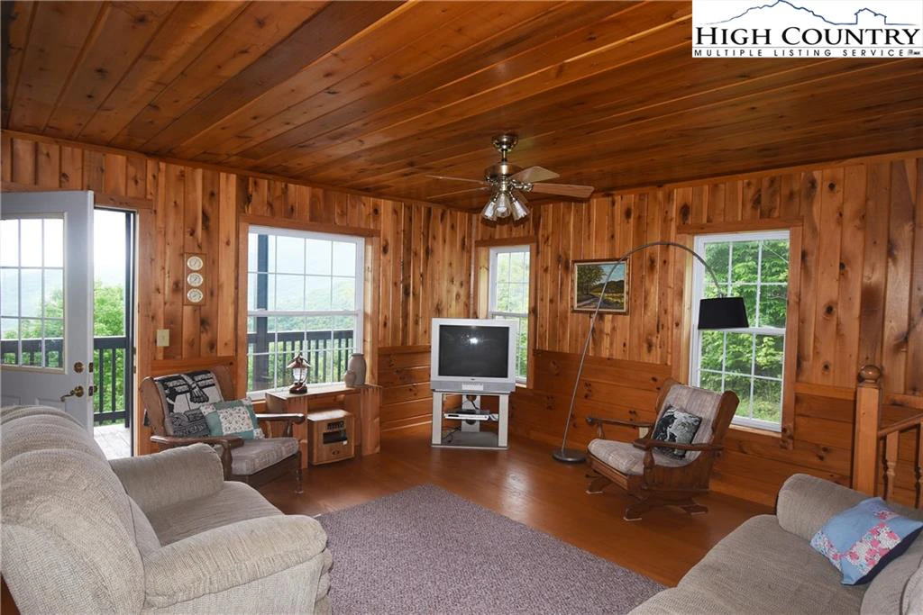 Image number 18 for the current listing