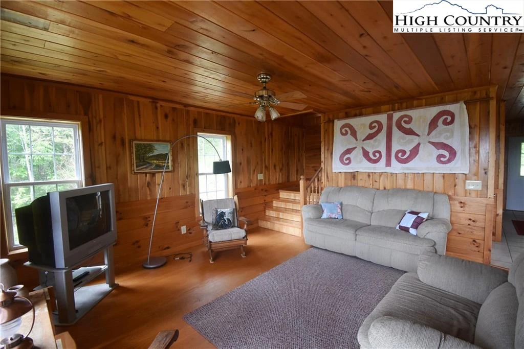 Image number 16 for the current listing