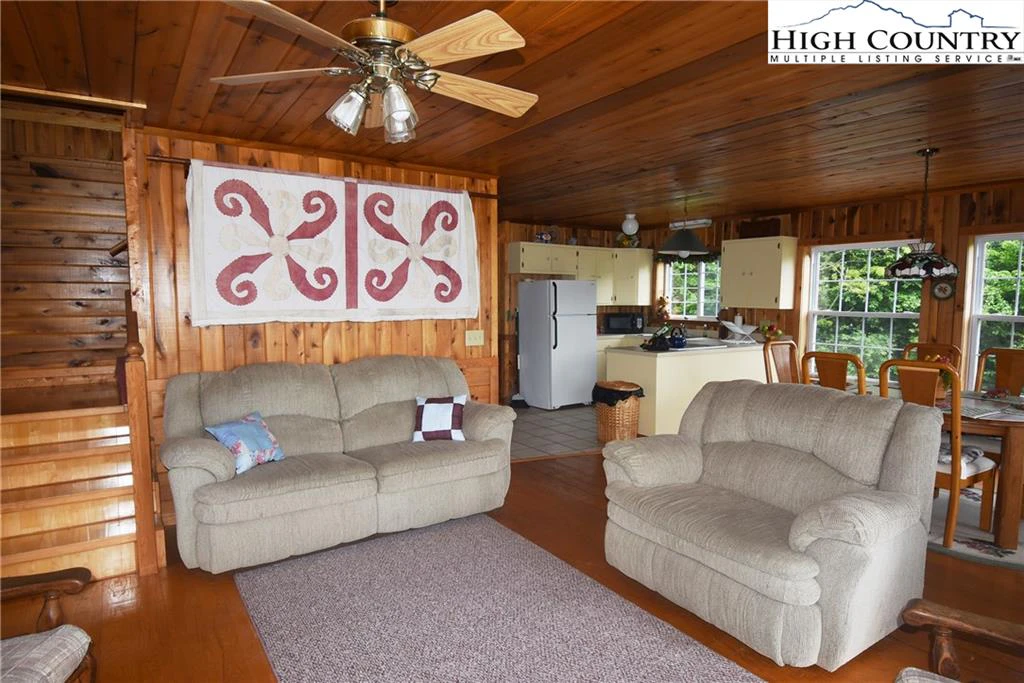 Image number 2 for the current listing