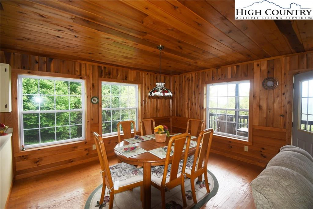 Image number 15 for the current listing